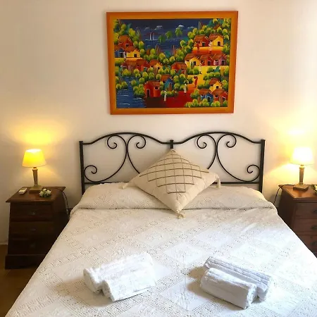 Vakantiehuis Sterlizia - 2 Steps From The Beach! -