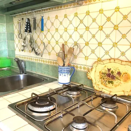Sterlizia - 2 Steps From The Beach! - Vakantiehuis *