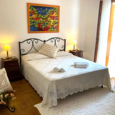 Sterlizia - 2 Steps From The Beach! - Vakantiehuis