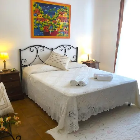 Sterlizia - 2 Steps From The Beach! - Semesterbostad *